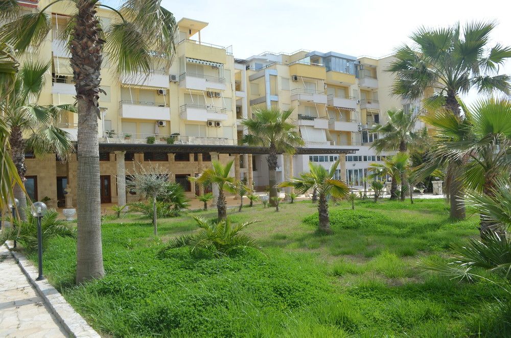 Royal Park Hotel Qerret Exteriér fotografie
